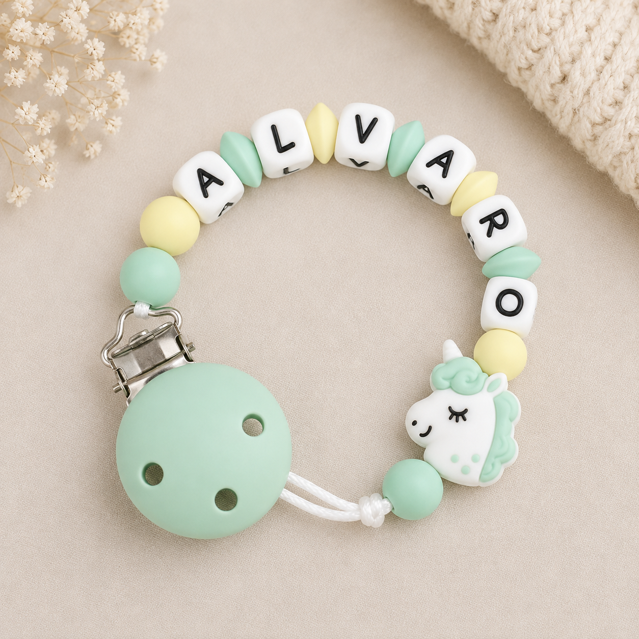 Chupetero personalizado con cuentas de silicona — Unicornio verde y amarillo