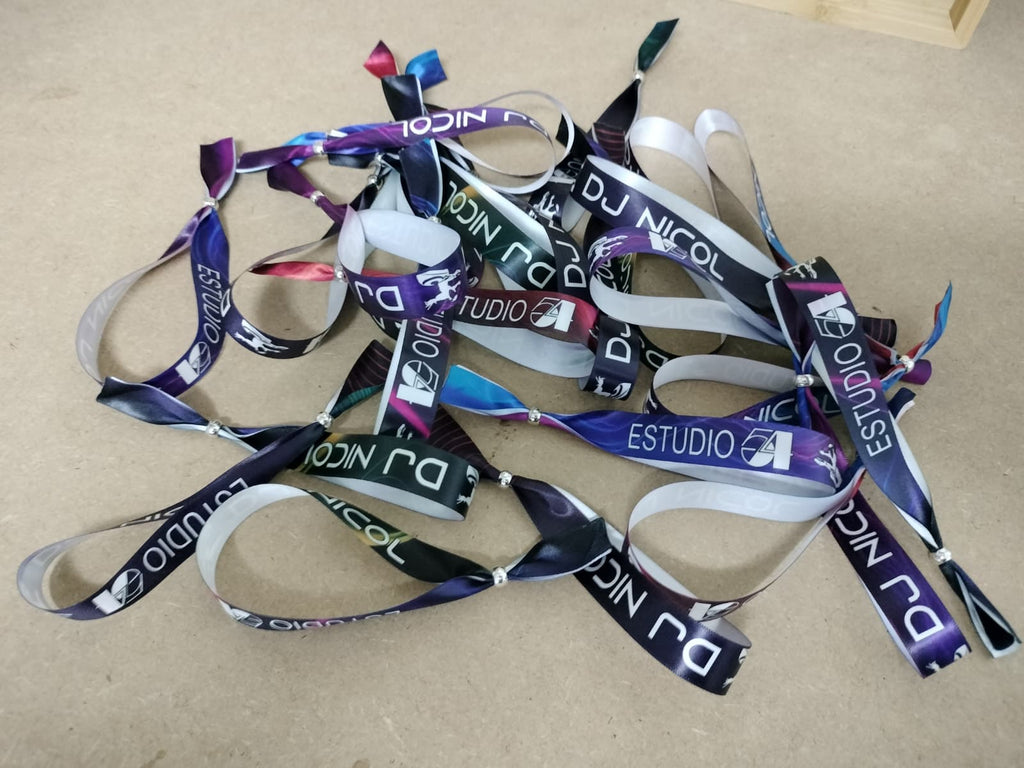 Pulseras de tela pack 10und.